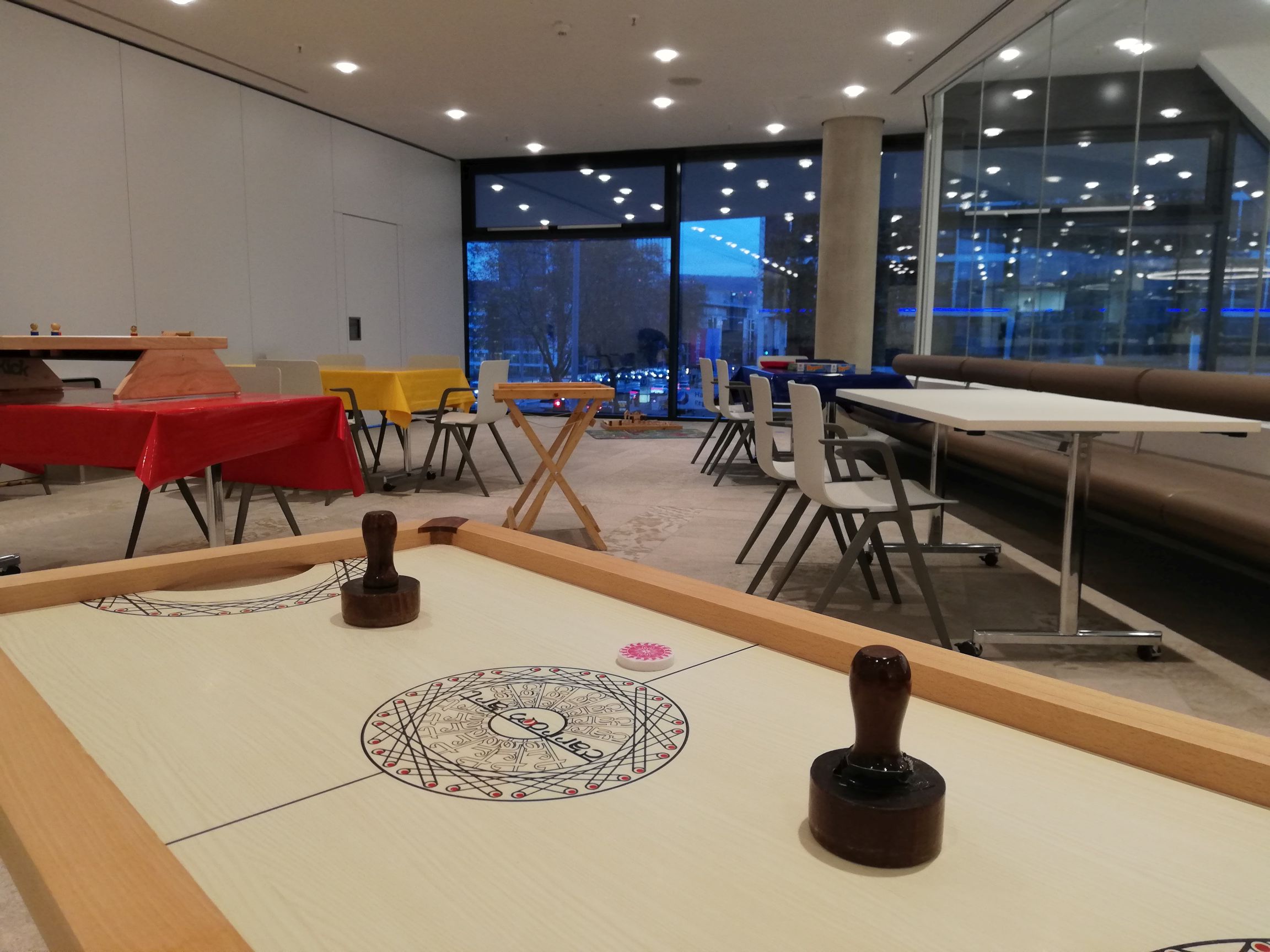 Shuffle-Puck bei Kinderecke im Look 21 Stuttgart